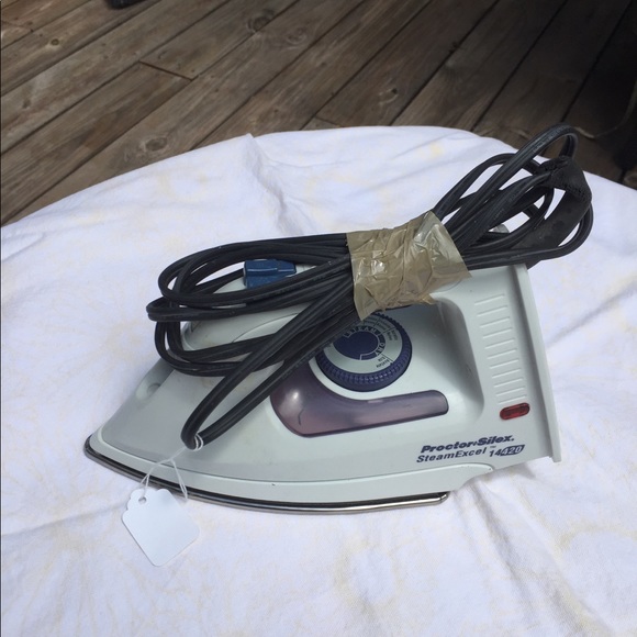 Steam Iron - Picture 2 of 3